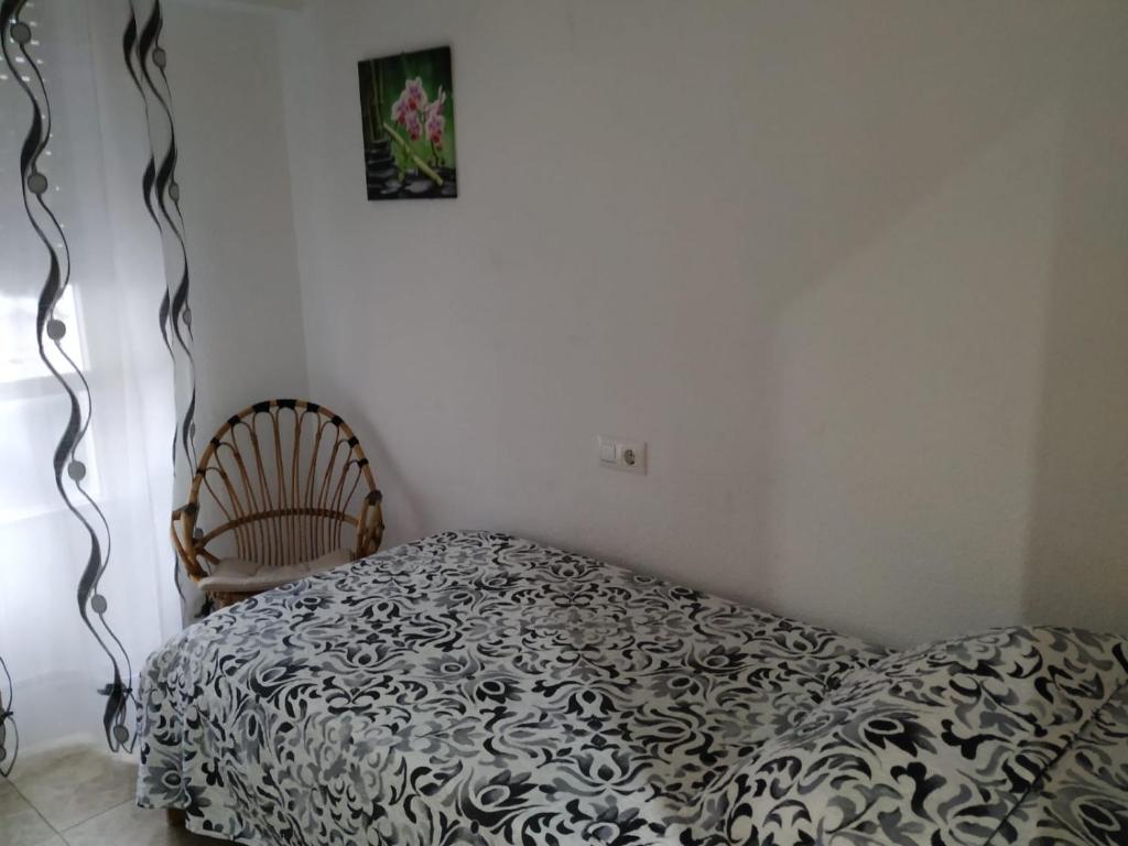Postel nebo postele na pokoji v ubytování Habitaciones privadas Alicante centro
