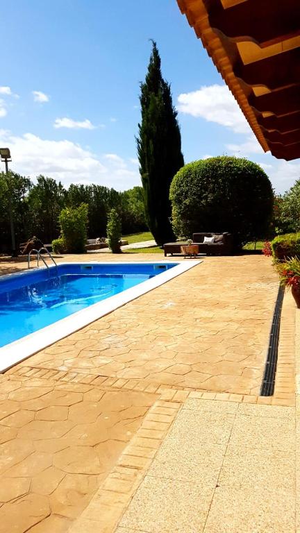 Bazén v ubytování Finca Miralles nebo v jeho okolí
