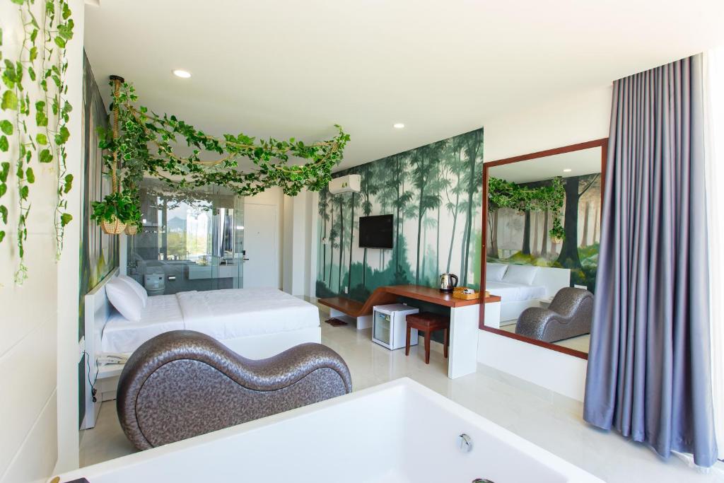 TV a/nebo společenská místnost v ubytování Romely Hotel Nha Trang