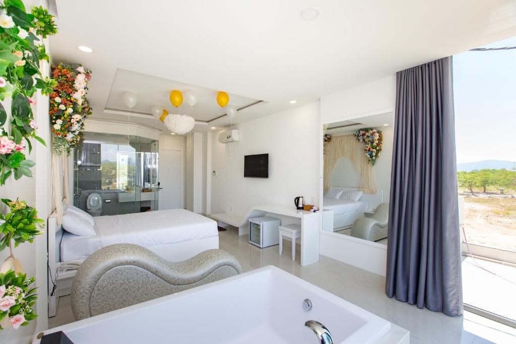 Postel nebo postele na pokoji v ubytování Romely Hotel Nha Trang
