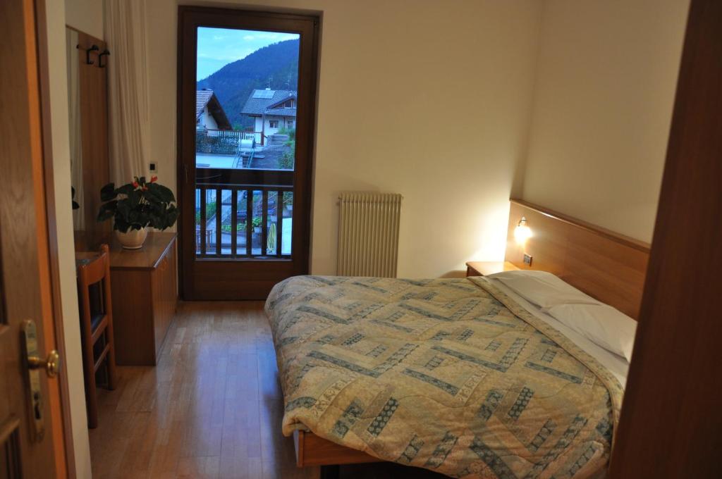 Postel nebo postele na pokoji v ubytování Albergo Dolomiti