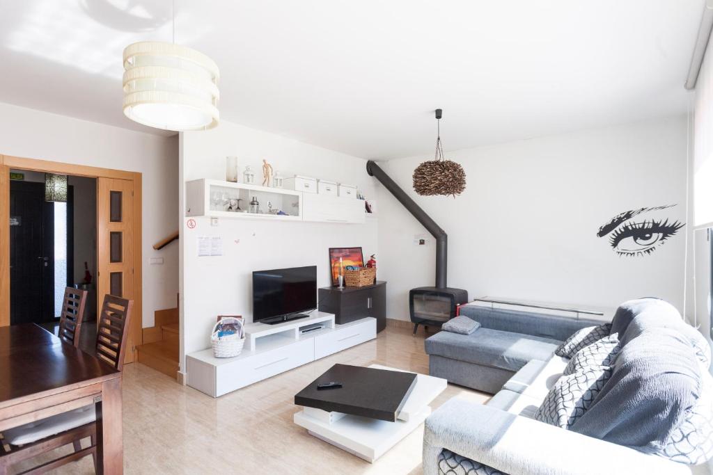 TV a/nebo společenská místnost v ubytování Tu hogar en Burgos