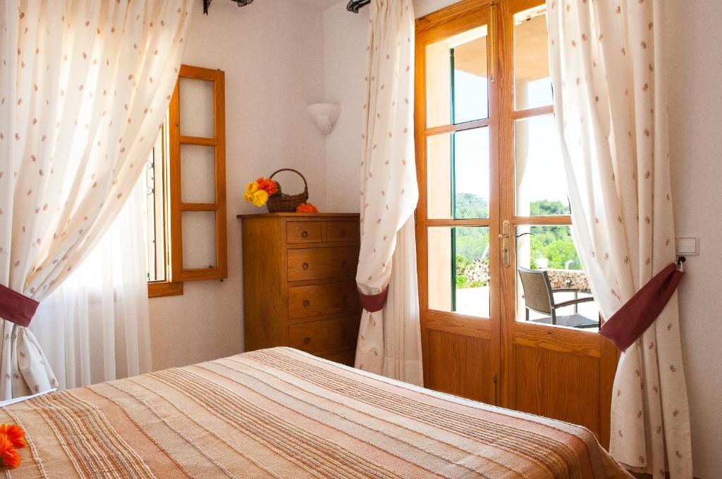 Postel nebo postele na pokoji v ubytování Finca Maria Magdalena Golf
