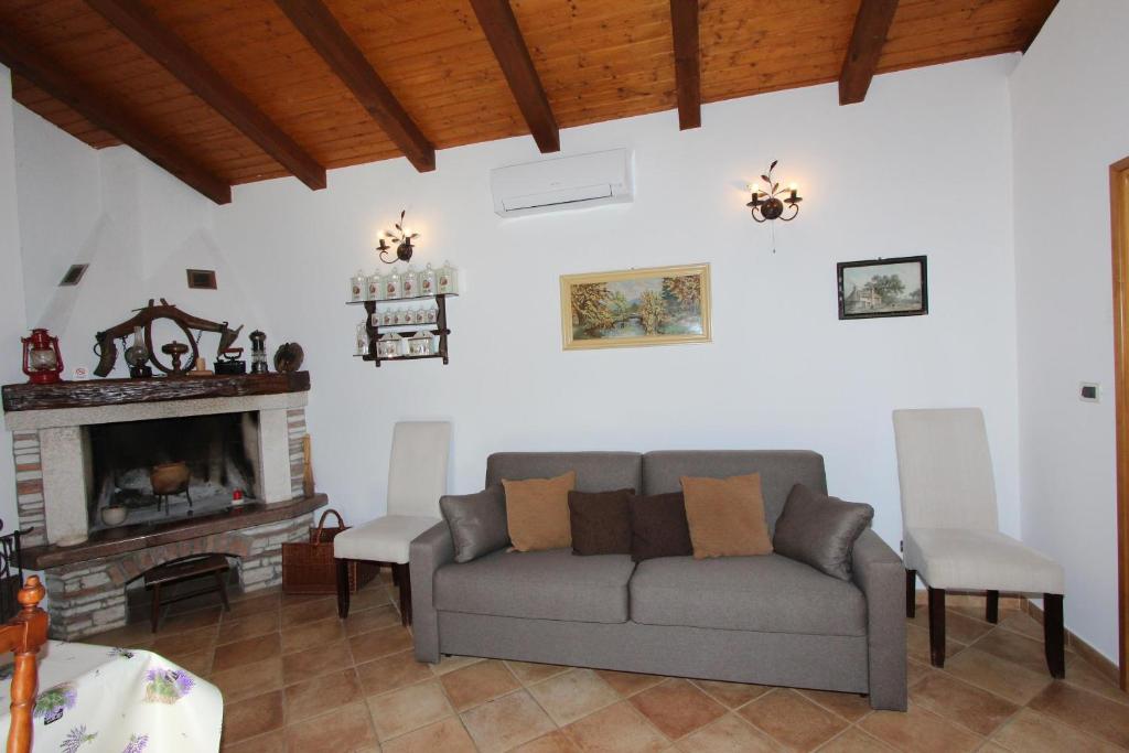 Posezení v ubytování Holiday House San Pruti
