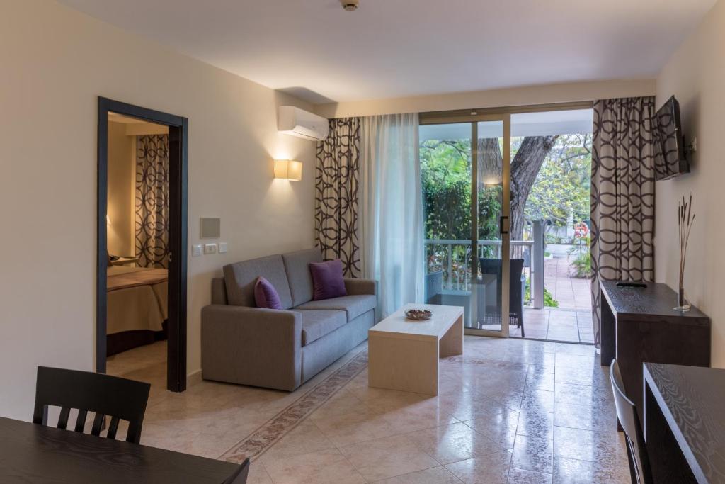 Posezení v ubytování Hotel Colon Rambla