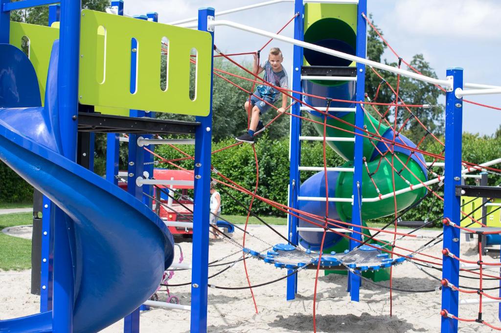 Herní místnost nebo prostor pro děti v ubytování Camping 't Veerse Meer