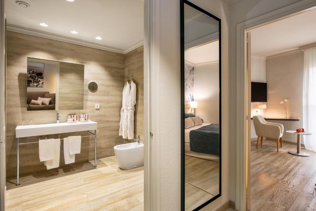 Salles Hotel Málaga Centro - Resim 39