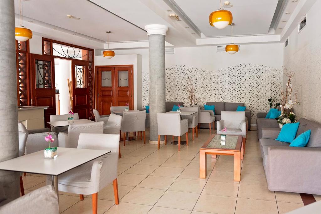 Posezení v ubytování Pyramos Hotel