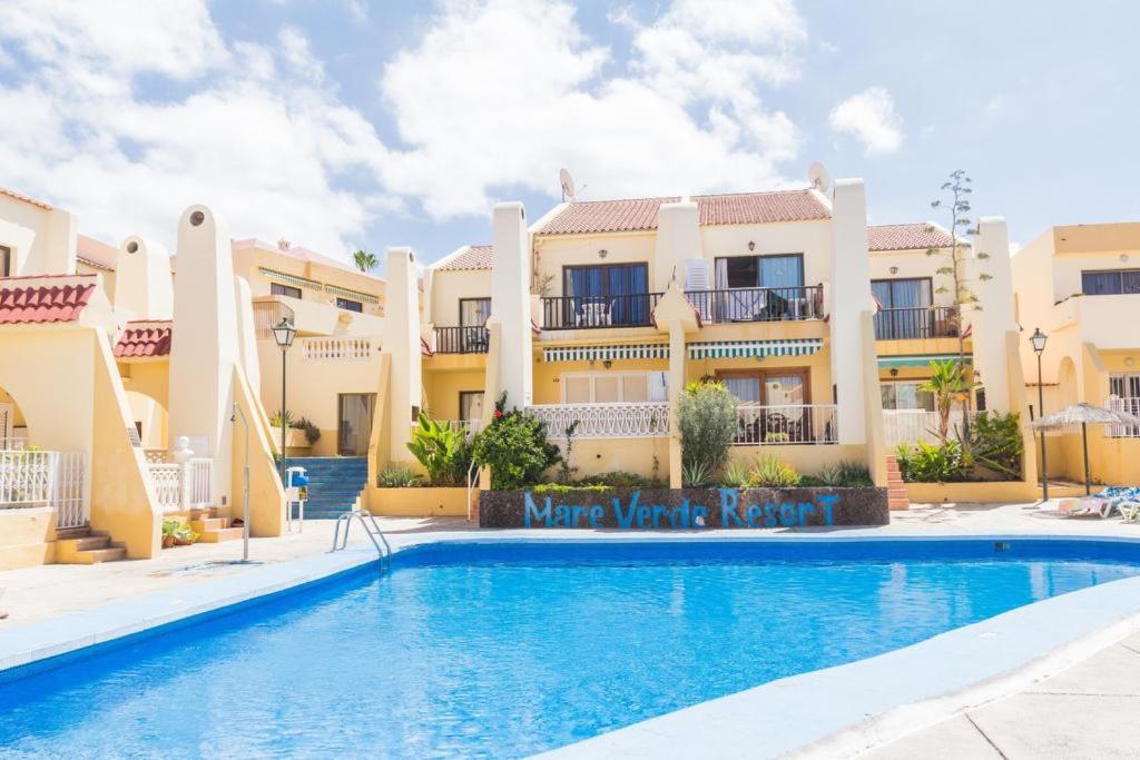 Bazén v ubytovaní APARTAMENTO DE LUJO EN MARE VERDE alebo v jeho blízkosti