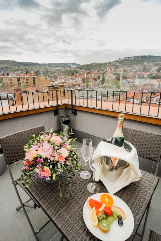 Nespecifikovaný výhled na hory nebo výhled na hory při pohledu z hotelu