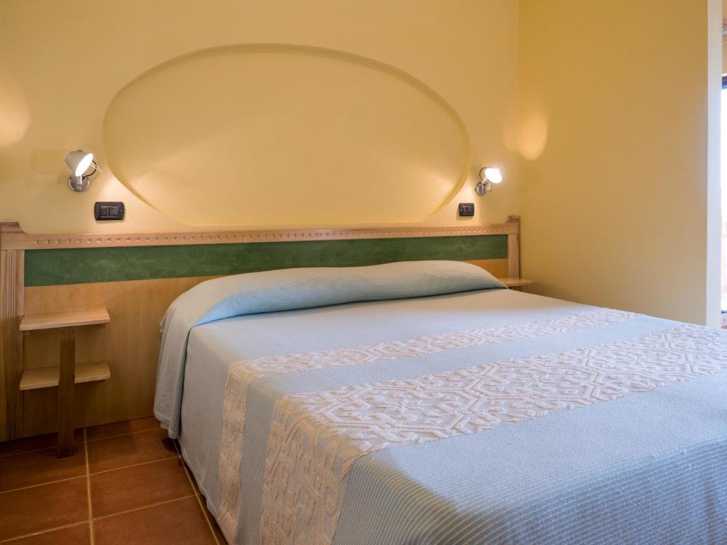 Postel nebo postele na pokoji v ubytování Hotel Cala Reale