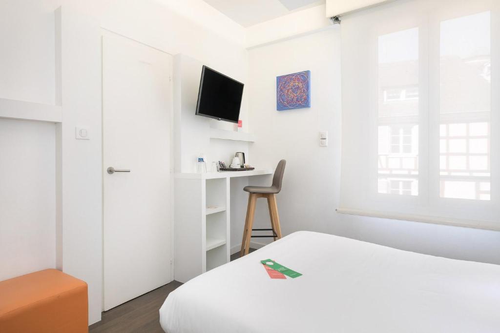 Postel nebo postele na pokoji v ubytování Hôtel de l'Europe by HappyCulture