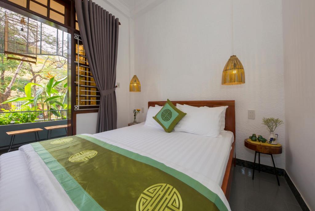 Purple Hue Central Hub - 15