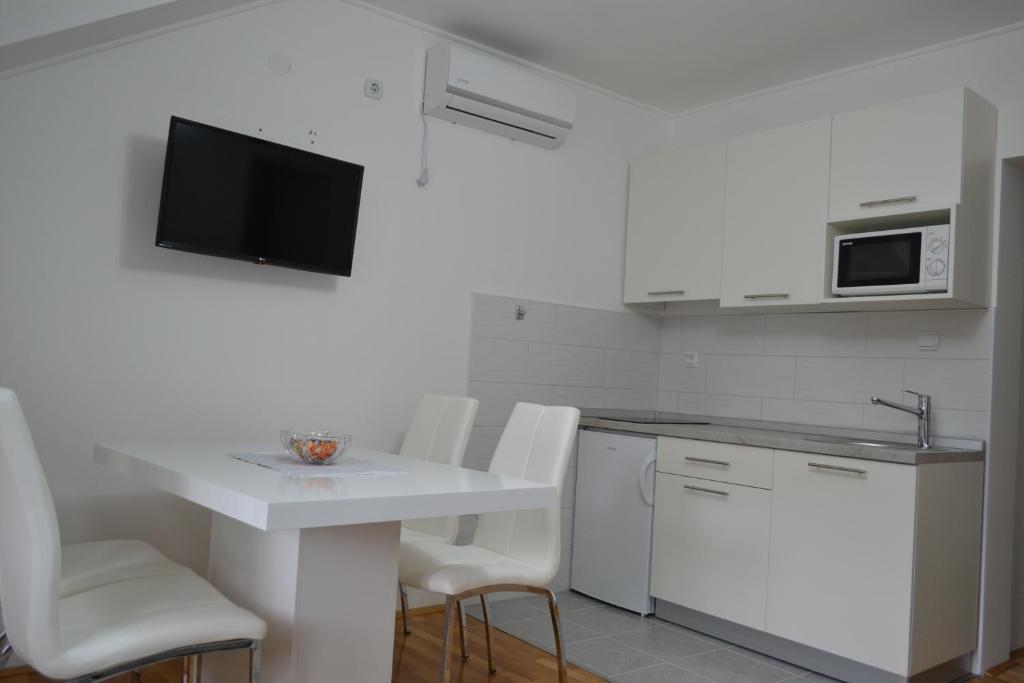 Apartment Harmony - Apartment With Mountain View