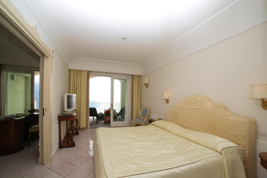 Postel nebo postele na pokoji v ubytování Hotel Villa Fraulo