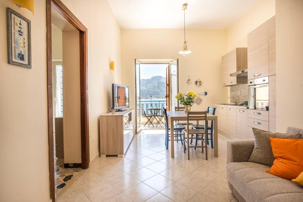 Kuchnia lub aneks kuchenny w obiekcie Casetta Vista Mare in Piazza a Mondello