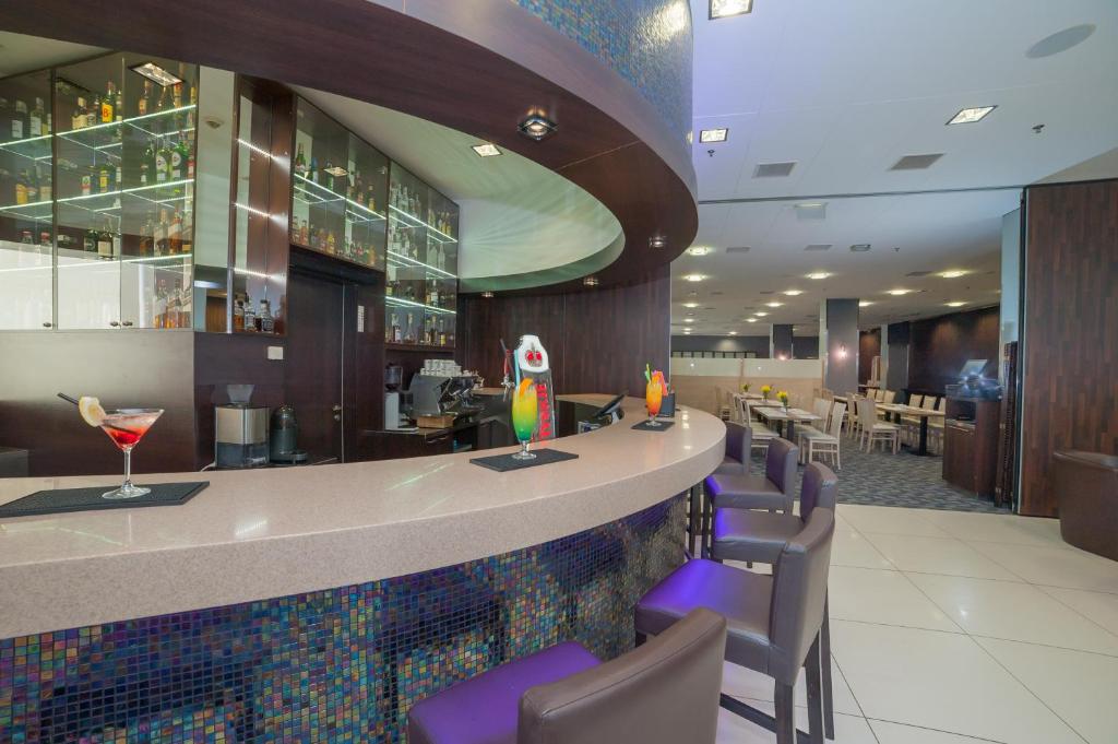 Reštaurácia alebo iné gastronomické zariadenie v ubytovaní Premier Kraków Hotel