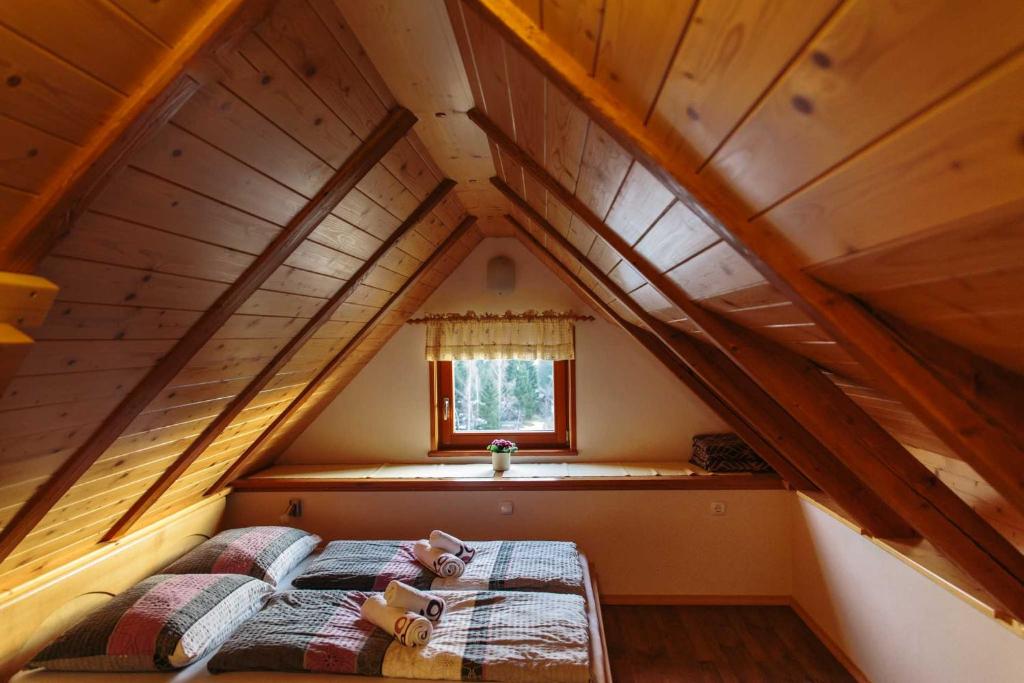 Postel nebo postele na pokoji v ubytování Holiday house Pokrovec - Bohinj