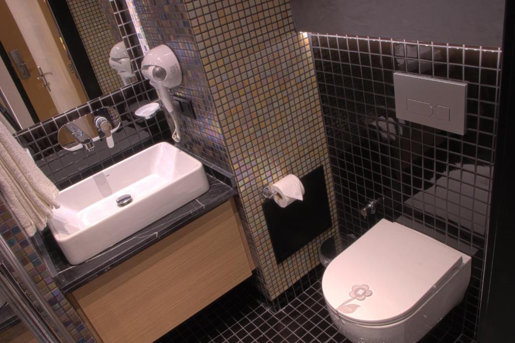 Koupelna v ubytování Four-G Hotel