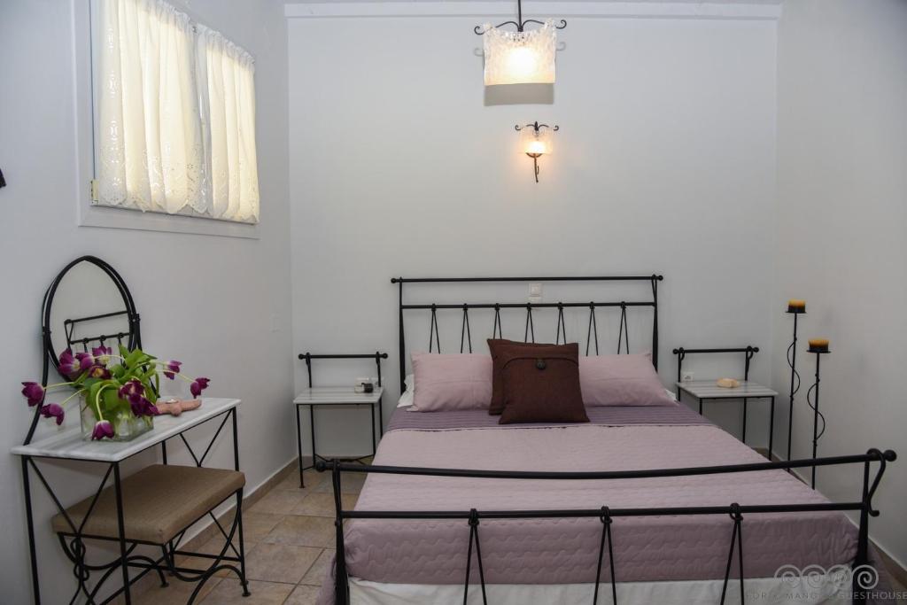 Postel nebo postele na pokoji v ubytování Porto Manolis