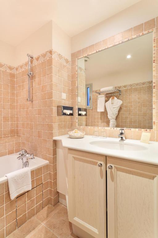 Hotel Le Grimaldi by Happyculture - Resim 20