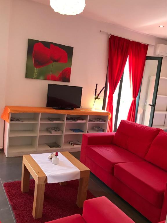 TV a/nebo společenská místnost v ubytování Hotel Rimini Tirana