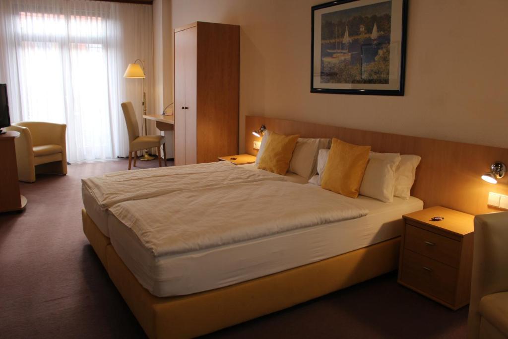Postel nebo postele na pokoji v ubytování Hotel Rebstock