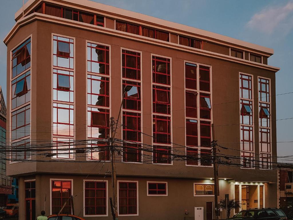 a building with many windows on top of it at Hotel MST Colonial in Iquique
