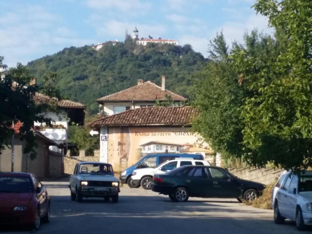 Nespecifikovaný výhled na hory nebo výhled na hory při pohledu z penzionu