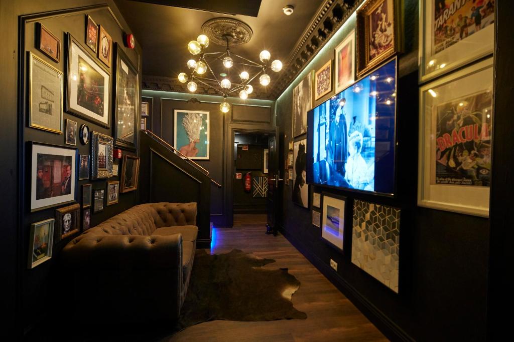 a hallway with a tv and a couch in a room at Hotel Akureyri Dynheimar in Akureyri