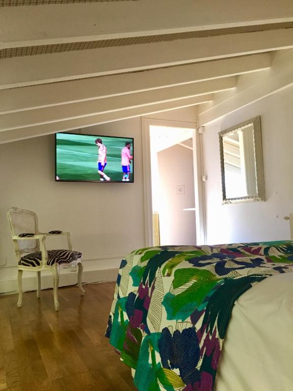 TV a/nebo společenská místnost v ubytování Hotel Artetxe