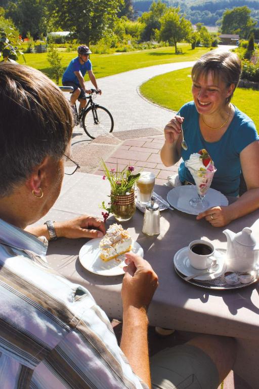 Hosté ubytování Hotel & Restaurant Kronenhof am Weser-Radweg