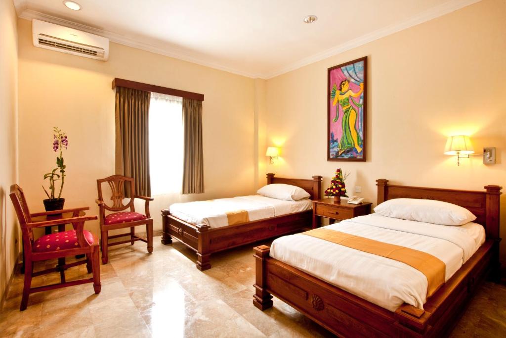 Postel nebo postele na pokoji v ubytování Hotel Kumala Pantai