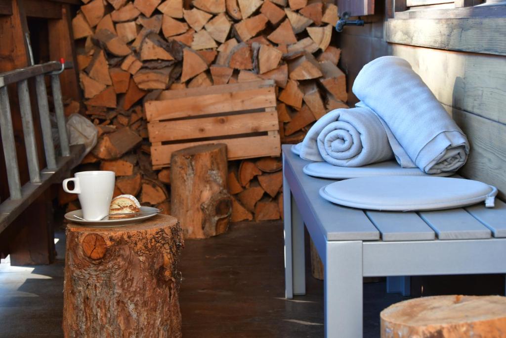 Posedenie v ubytovaní Family Friendly Chalet - Central with Beautiful Mountain Views