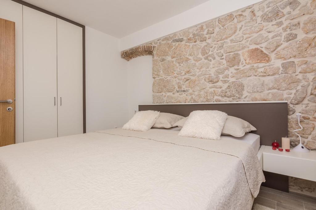 Posteľ alebo postele v izbe v ubytovaní Apartmani Mustaća dvori
