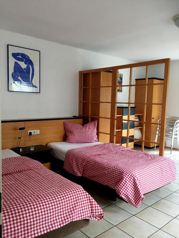 Apartmenthaus Home24 - Triple Room With Balcony