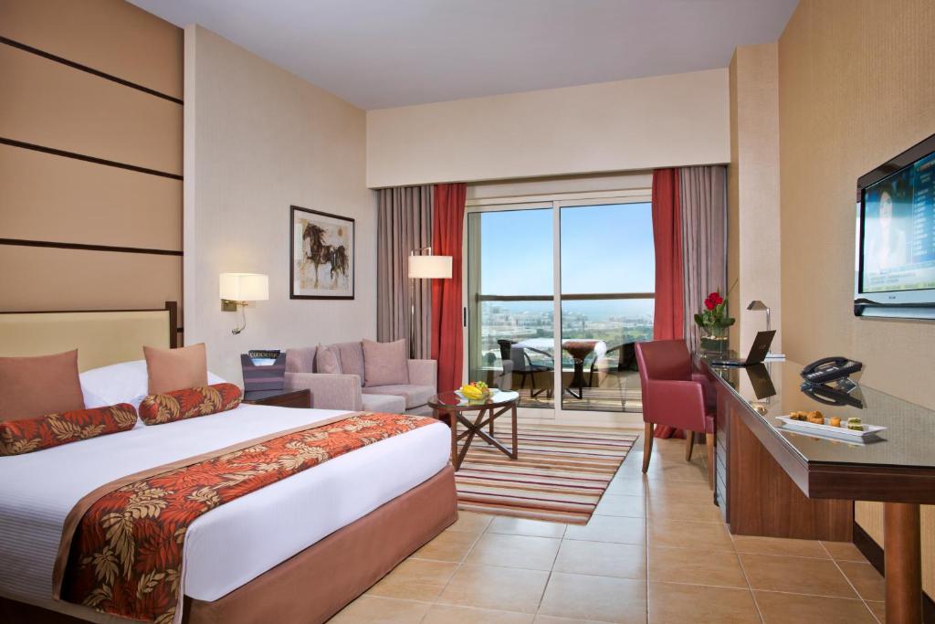 Postel nebo postele na pokoji v ubytování Khalidiya Palace Rayhaan by Rotana, Abu Dhabi