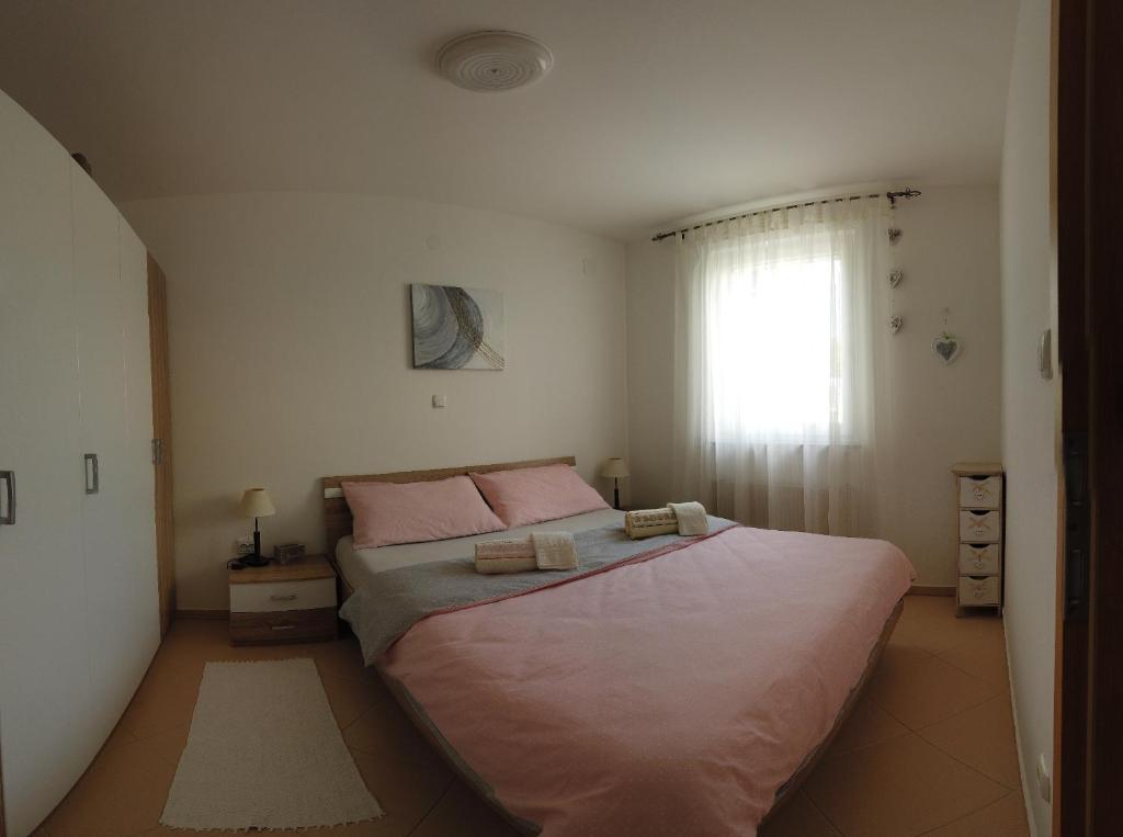 A bed or beds in a room at Apartment - Ivo