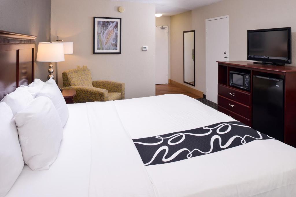 La Quinta by Wyndham Indianapolis South photo