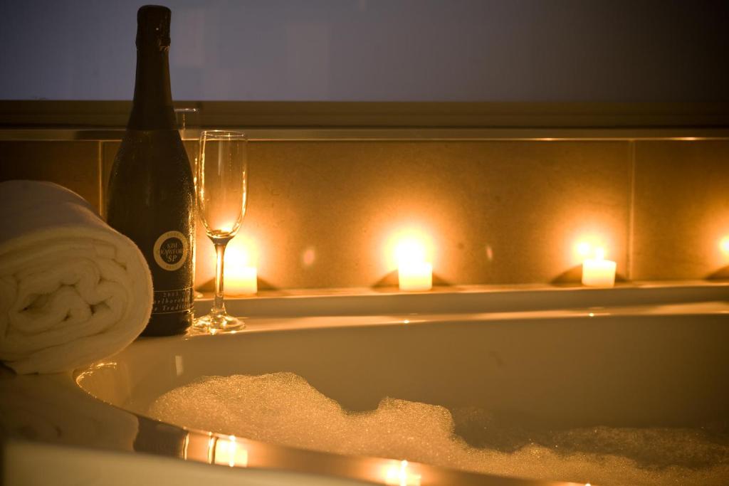 The Crown Hotel - Resim 3