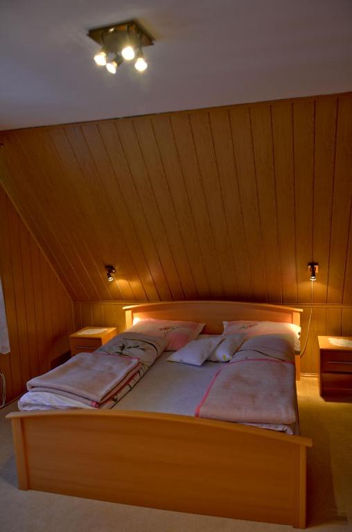 Posteľ alebo postele v izbe v ubytovaní Apartament Anna