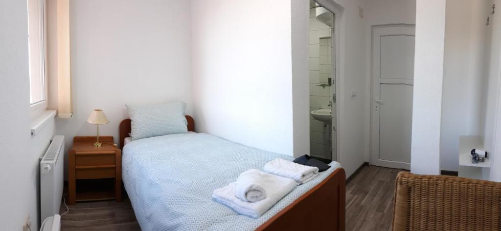 Apartments&Rooms Mido - Eenpersoonskamer Met Een Eigen Badkamer