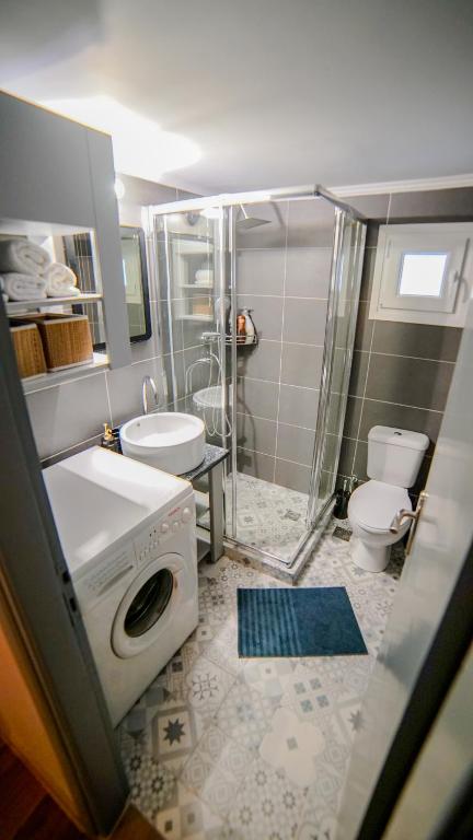 Kúpeľňa v ubytovaní D16 Athens Apartment - 5' mins to Petralona Metro