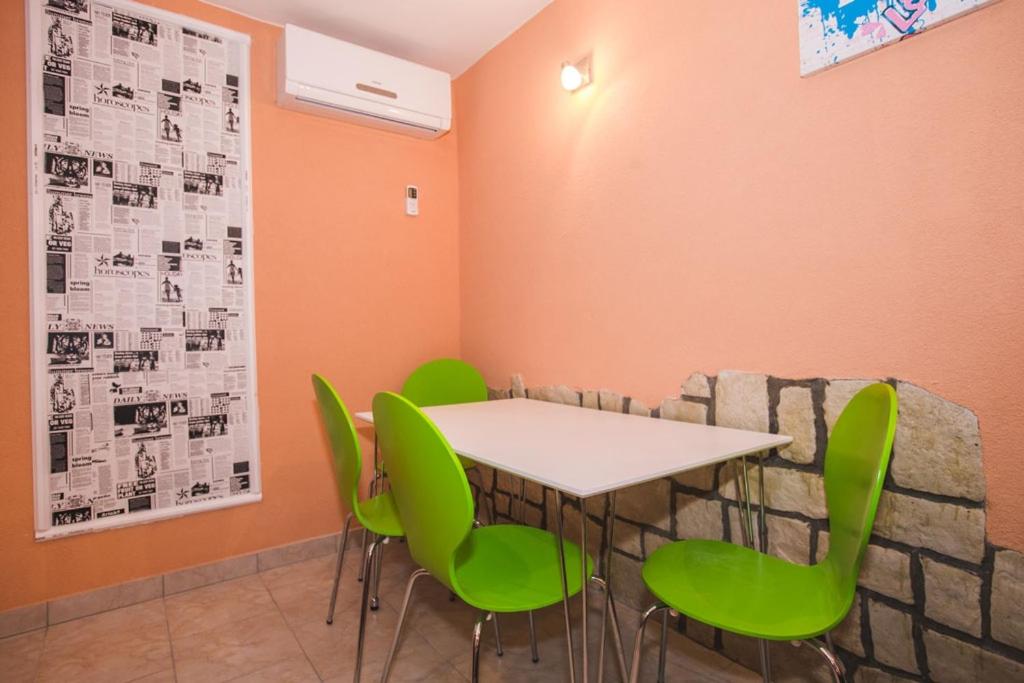 Fotografie z fotogalerie ubytování Studio apartment in Lopar with Terrace, Air condition, WIFI (4739-1) v destinaci Lopar