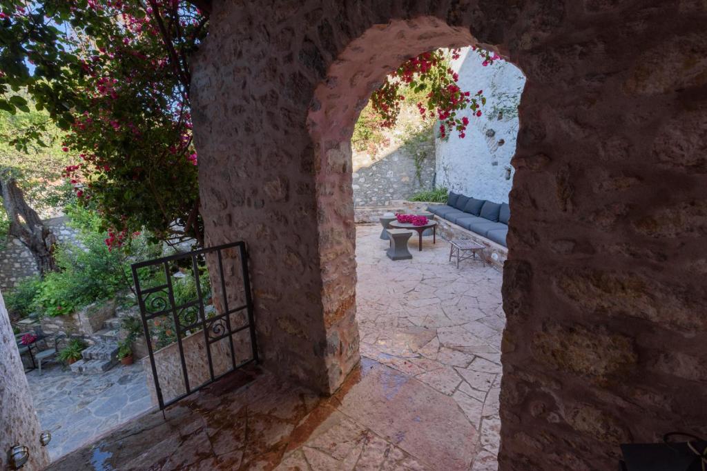 Φωτογραφία από το άλμπουμ του VITA REAL ESTATE στην Ύδρα