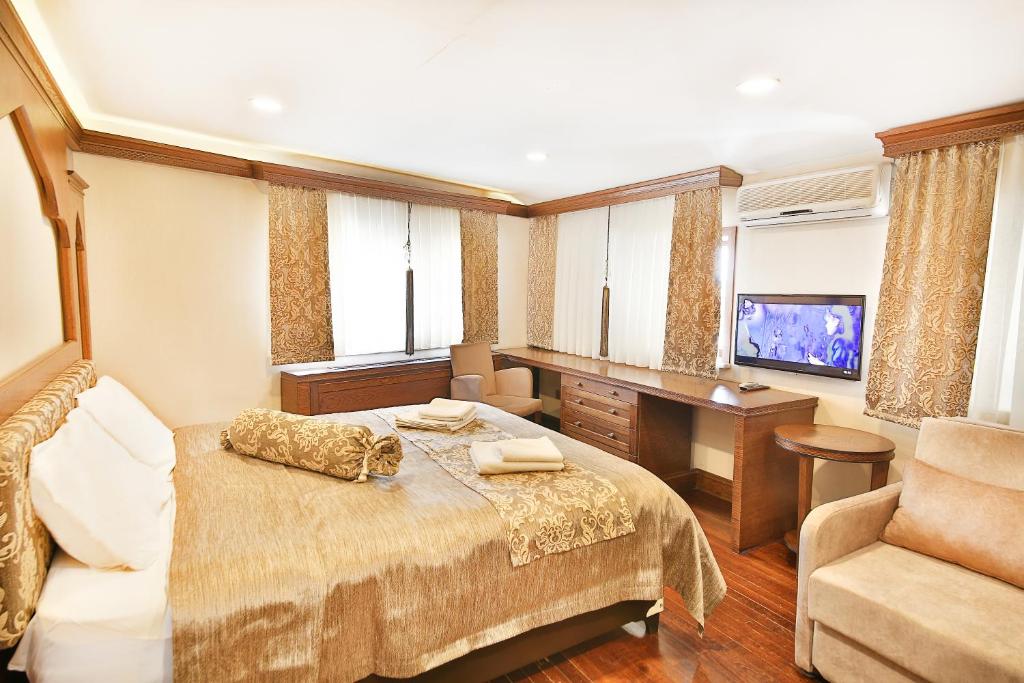 Postel nebo postele na pokoji v ubytování Kumluk Konak Hotel