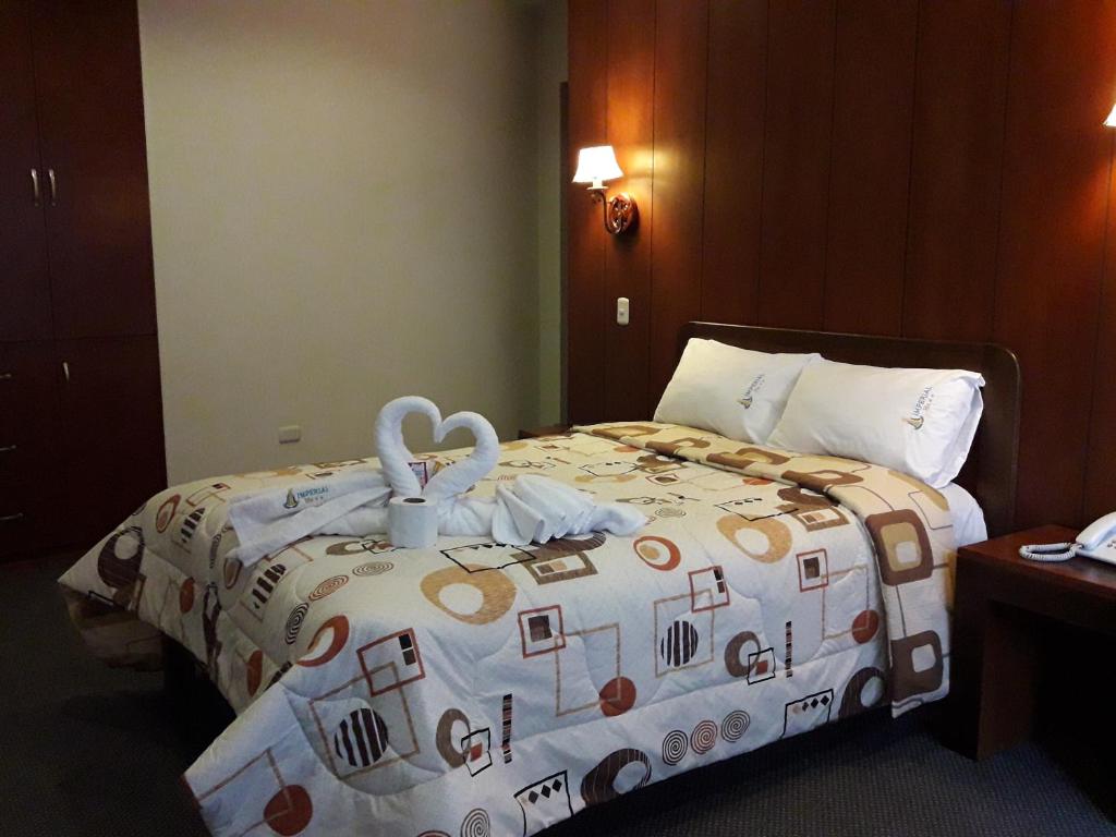 Postel nebo postele na pokoji v ubytování Hotel Imperial