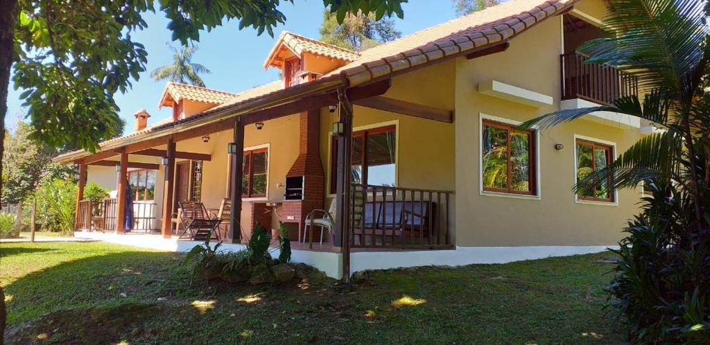  Casa de Temporada Penedo / Serrinha