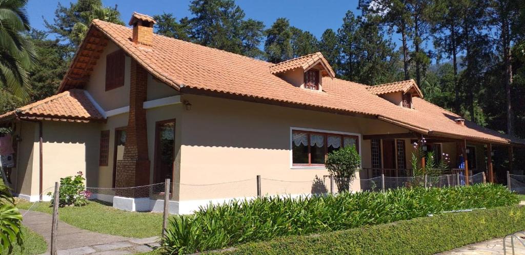  Casa de Temporada Penedo / Serrinha