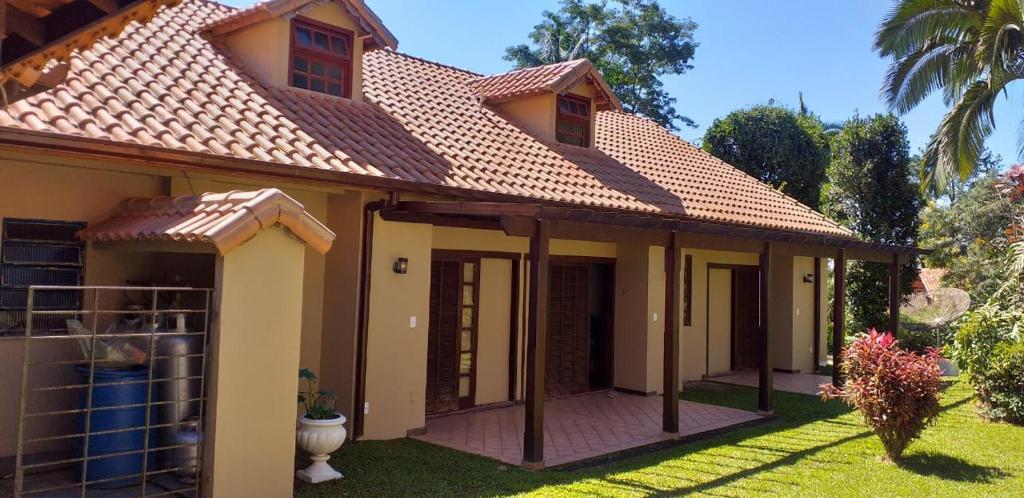  Casa de Temporada Penedo / Serrinha
